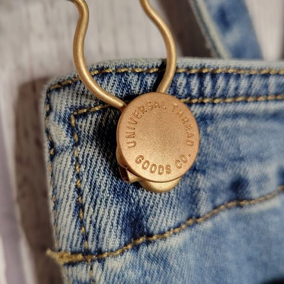 Universal Thread Medium Wash Skinny Overalls with Raw Hem, size 2/26R - Picture 3 of 6